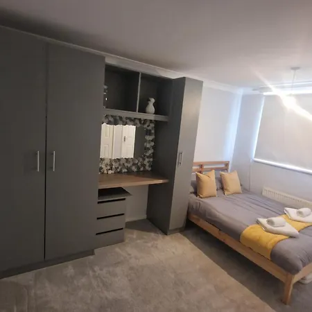 Appartamento Stylish & Modern 2 Bed House With Free Parking Leeds Leeds  Esterno foto