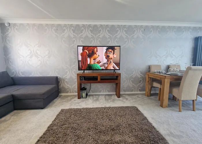 Stylish & Modern 2 Bed House With Free Parking Leeds