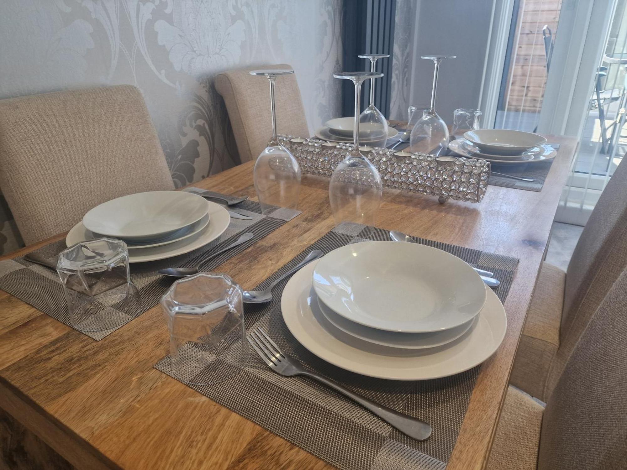 Stylish & Modern 2 Bed House With Free Parking Leeds Leeds (West Yorkshire)